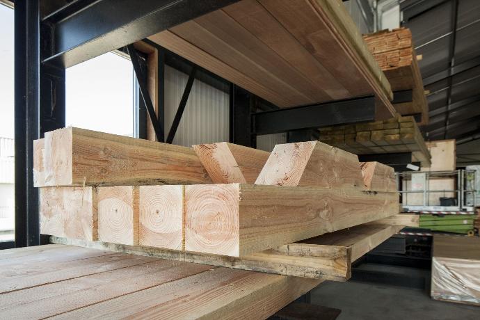 Douglas balken op maat gezaagd