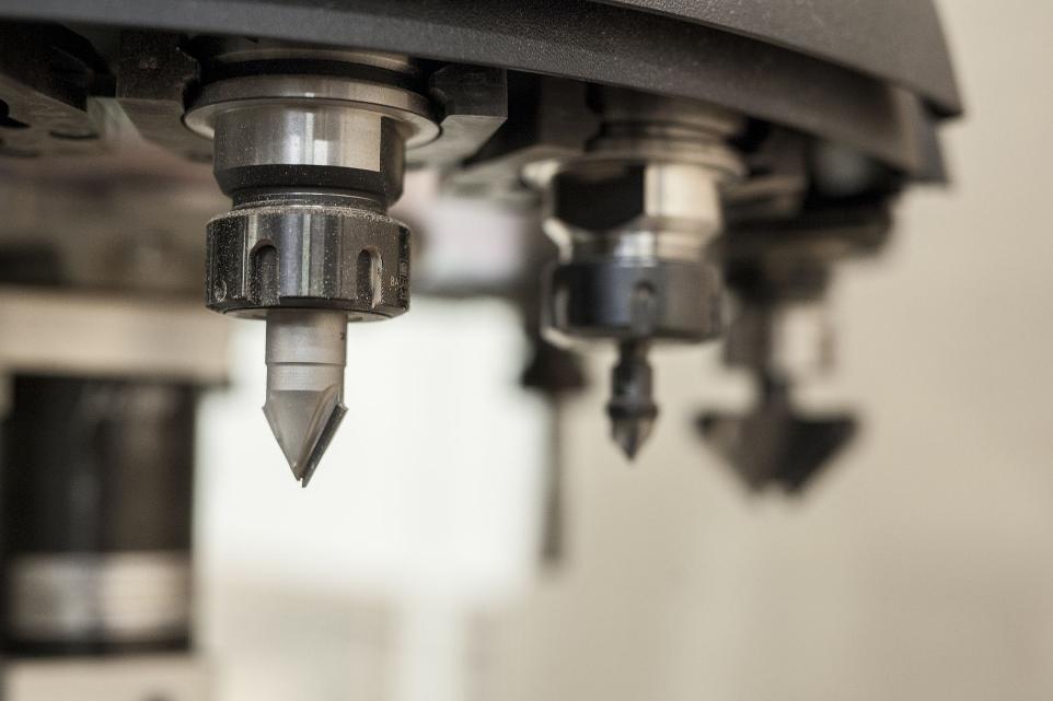 round-right Specialistische CNC freesmachine voor betrouwbare productie