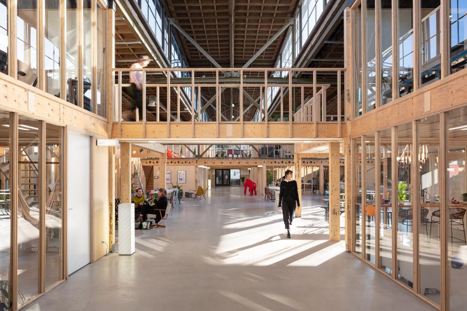 Werkspoorfabriek na transformatie gefreesde prefab elementen inbouwmodules